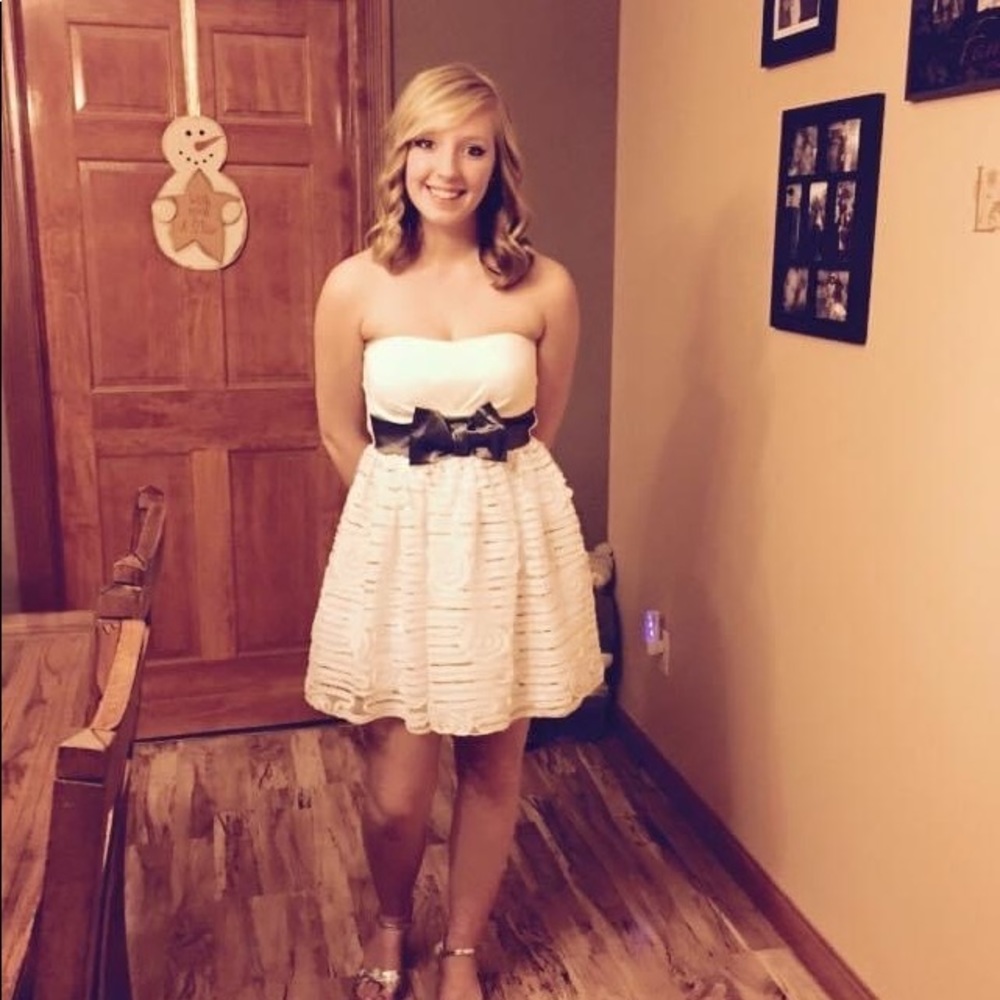 Formal Dress - Picture 6 of 6